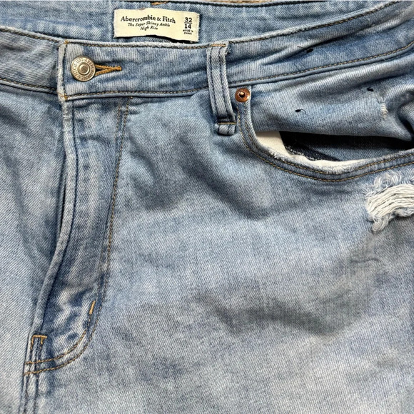 Abercrombie & Firch Curve Love Super Skinny Ankle High Rise light wash size 32 - Picture 4 of 8